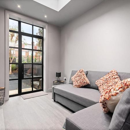 לונדון Lovely 2-Bed Apartment - Hosted By Guestready מראה חיצוני תמונה